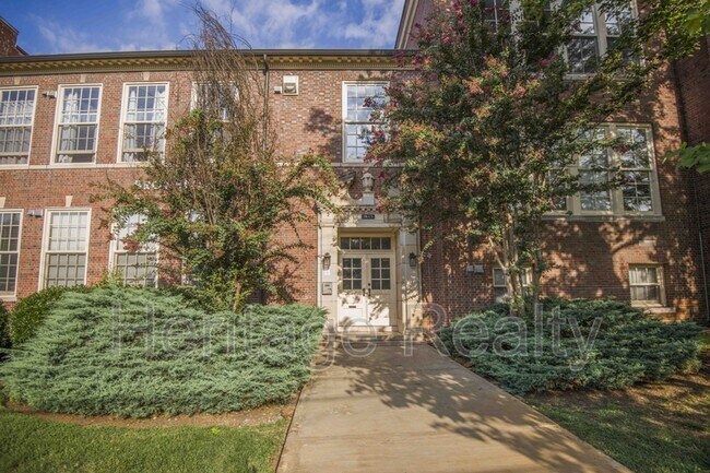 Photo - 140 E Glenwood Ave Condo