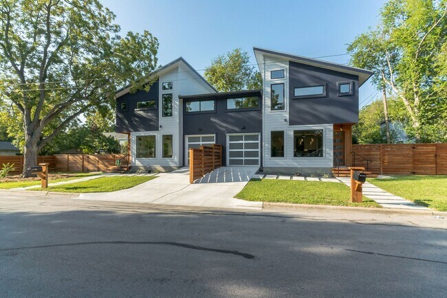 Building Photo - TX-AUS-113DEN Unit B