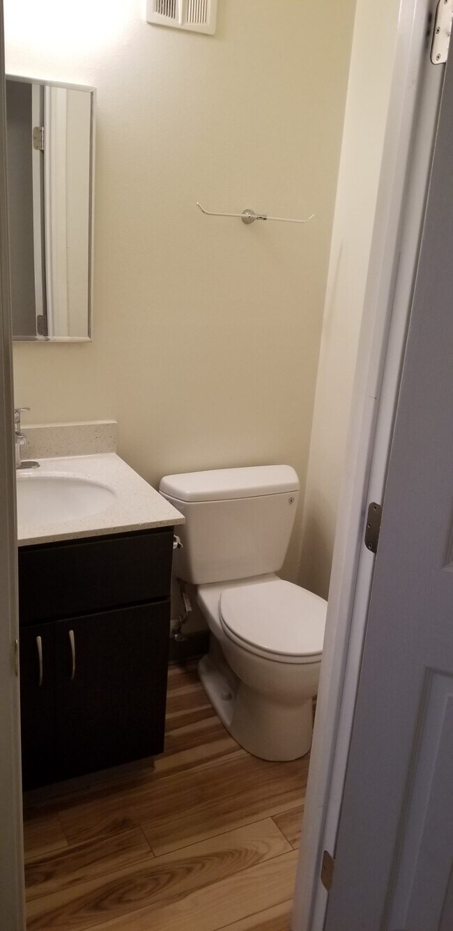 Photo - 654 Vernon St Unidad 6