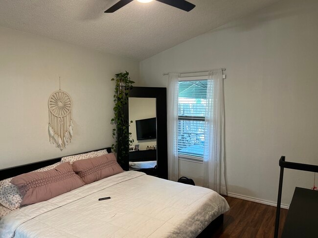 Photo - 1800 Maplewood Trail