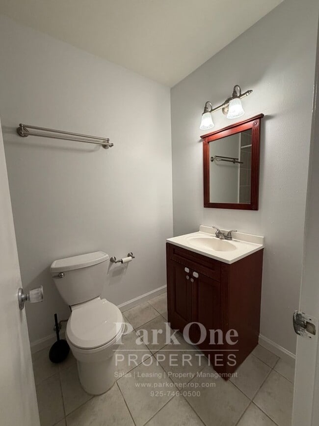 Photo - Spacious Condo Near Downtown Walnut Creek Available Now! Unidad 403