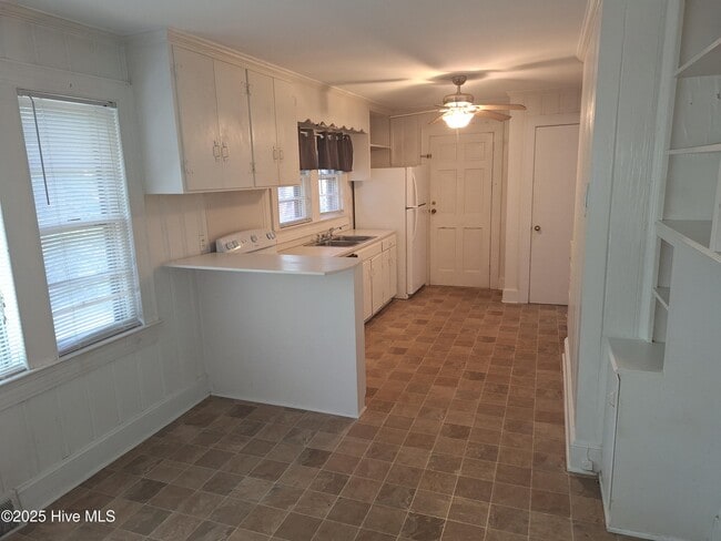 Photo - 612 S Oak St