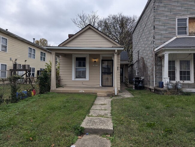 Gorgeous renovated 2 bedroom house! - Gorgeous renovated 2 bedroom house!