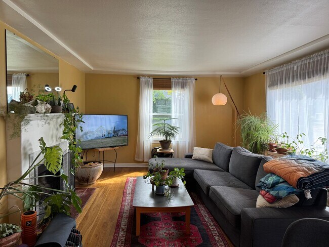 Photo - Spacious 2 Bedroom Home with Large Open Kitchen