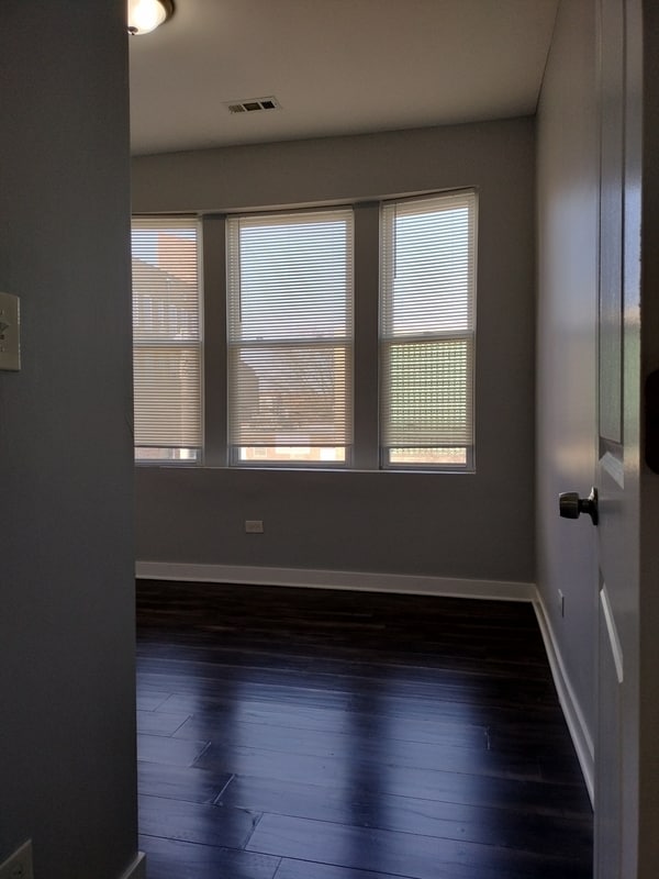 Photo - 1945 W 48th St