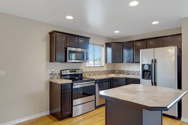 Photo - 3 Bedroom townhome NO deposit