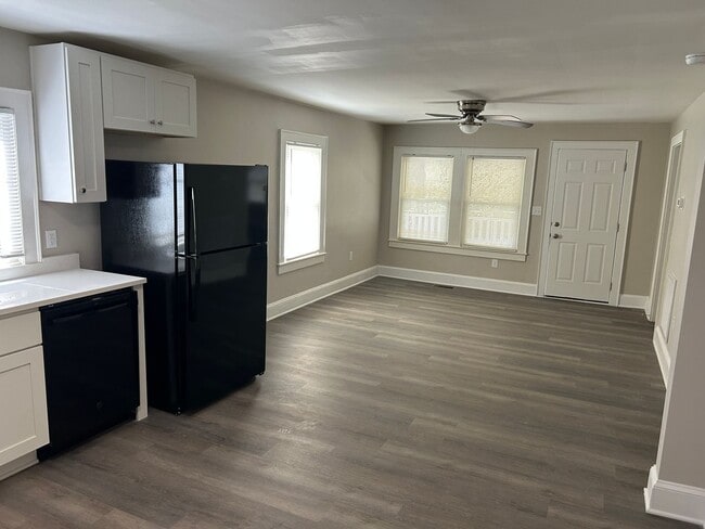 Photo - 4151 Sheraton St