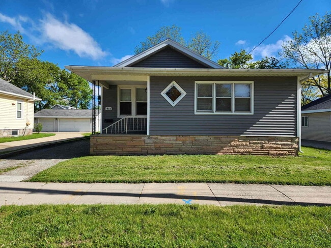 3 Bedroom with Garage - 3 Bedroom with Garage Apartment
