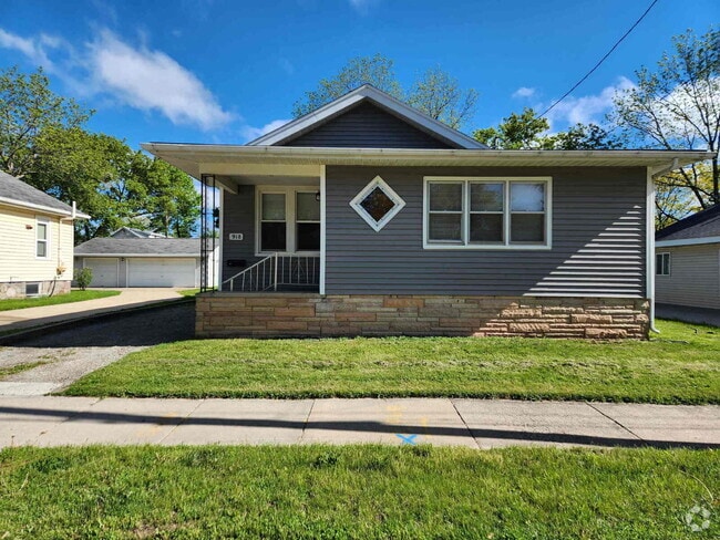 Building Photo - 3 Bedroom with Garage Rental