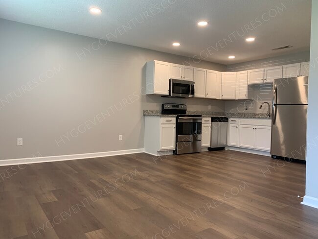 Building Photo - 123 Evergreen Trl Unit B