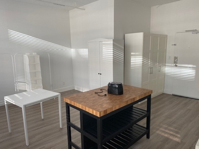 Building Photo - Waldorf Studios Unit 303