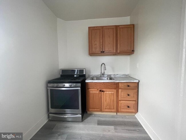 Building Photo - 270 S 52nd St Rental