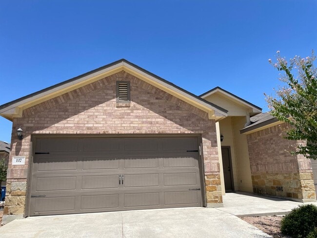 Building Photo - Luxury 3 Bed-2 Bath Duplex in NBTX!