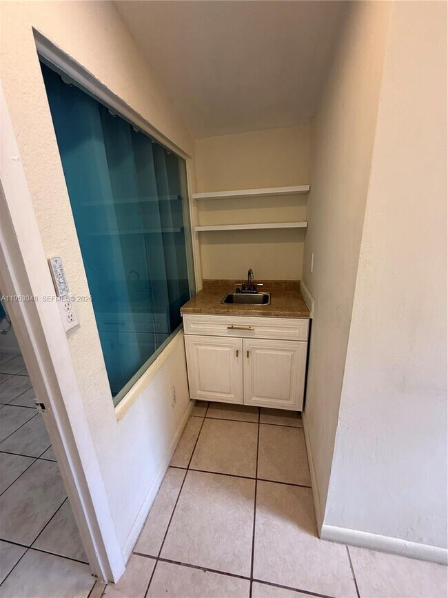 Photo - 3501 SW 40th Ave Unit A