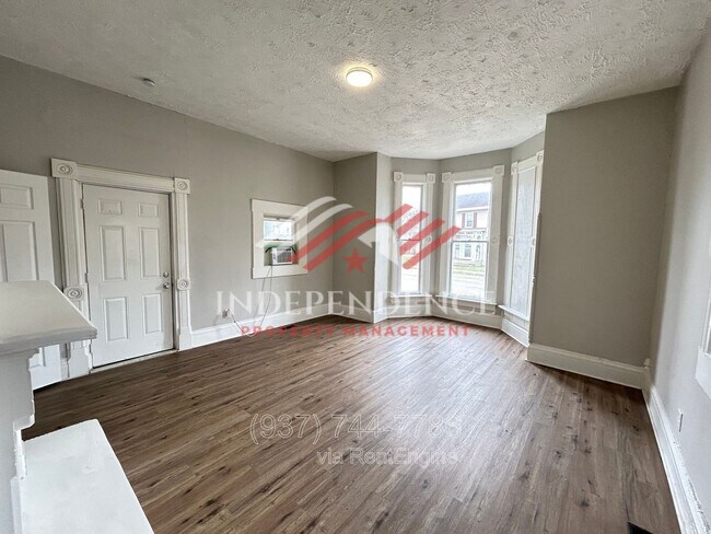 Photo - 815 S Main St