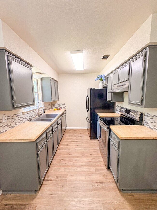 Photo - 2508 Hidden Hill Dr