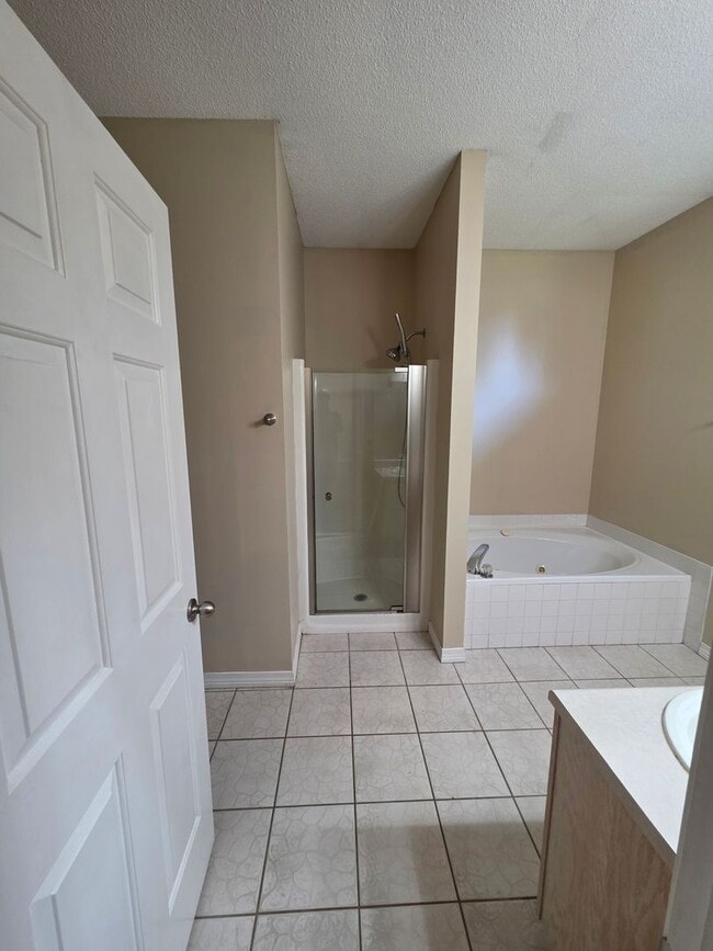 Photo - MOVE IN SPECIAL - 2 WEEKS FREE RENT - 3BR ...