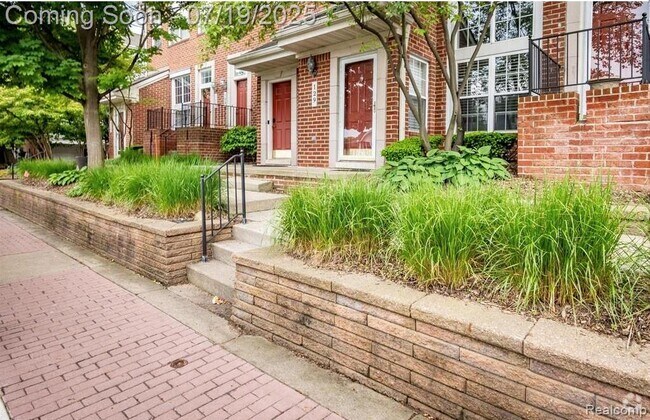 Building Photo - 129 W Kenilworth Ave Rental