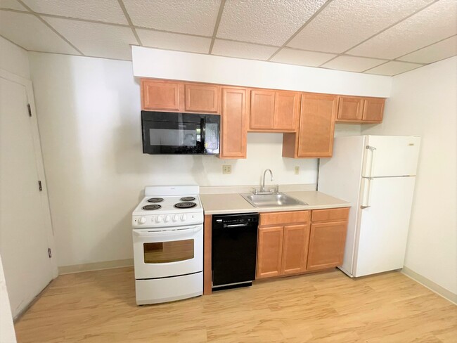 Building Photo - 2419 Beechwood Blvd Rental