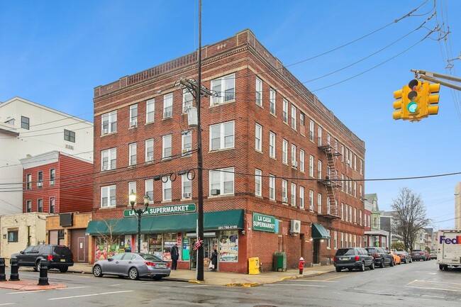 Building Photo - 6700 Park Ave Unit 13