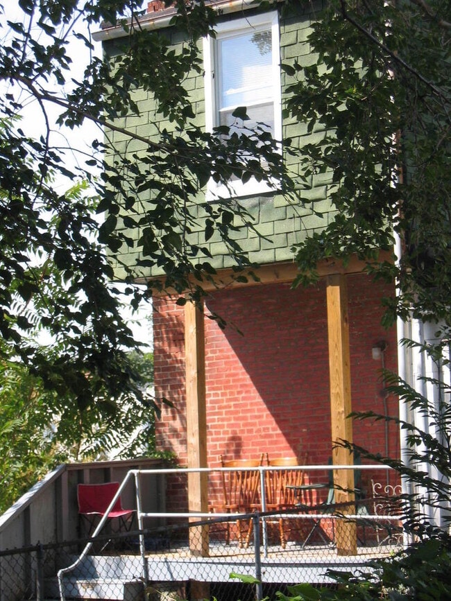 Building Photo - Three-Bedroom Townhome in Remington/Wyman ...