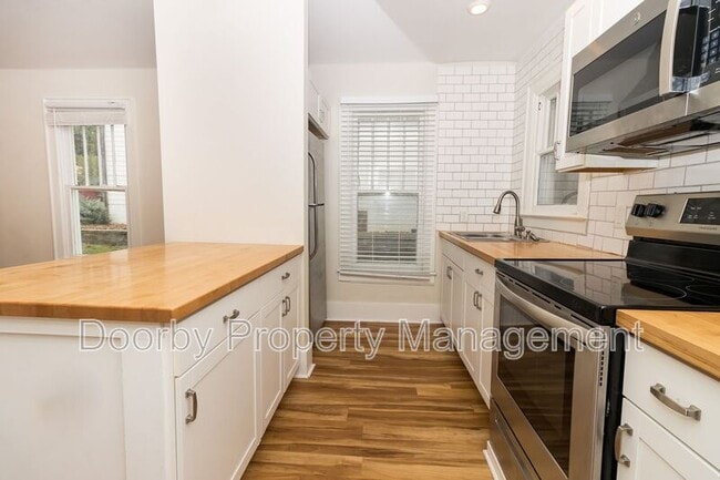 Photo - 209 W Peak St