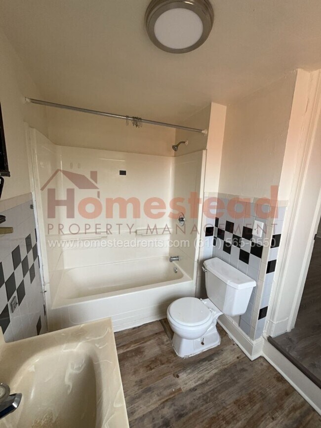 Photo - 1039 Powell St Unit 3