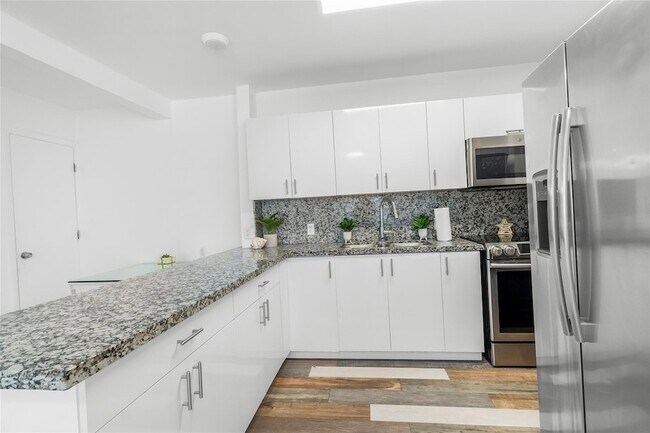 Photo - 343 Van Buren St Unidad 6