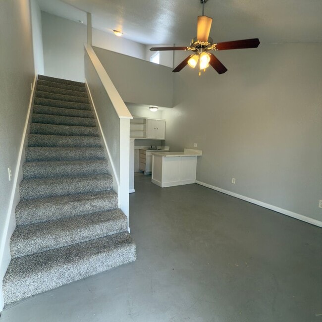 Building Photo - $500 Off 1st Full Month!* All Utilities In... Unit G Rental