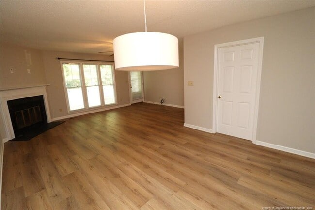 Photo - 118 Planetree Ln
