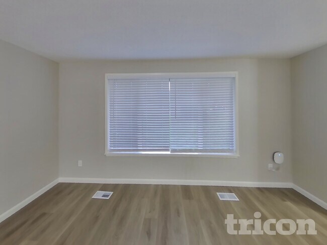 Photo - 2504 26th St SE