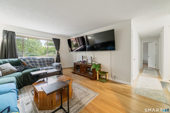 Photo - 1700 Broadbridge Ave Unidad B33