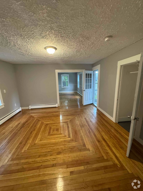 Building Photo - 70 Prichard St Rental