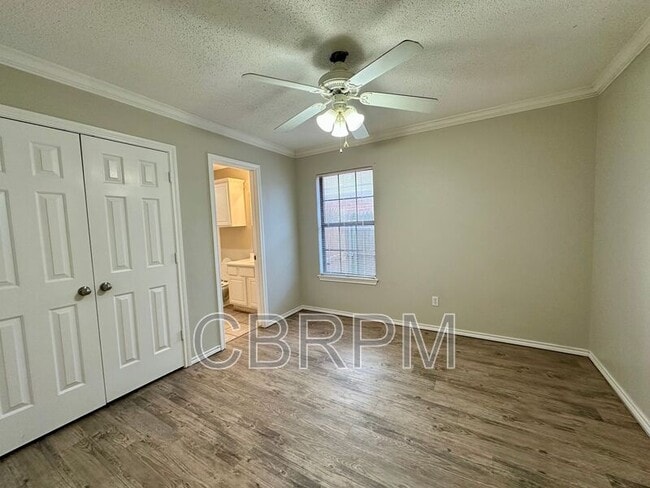 Photo - 615 N Elkhart Ave