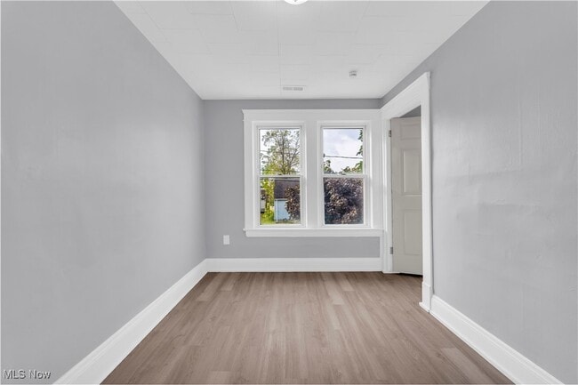 Building Photo - 11702 Brookfield Ave Unit 2/UP