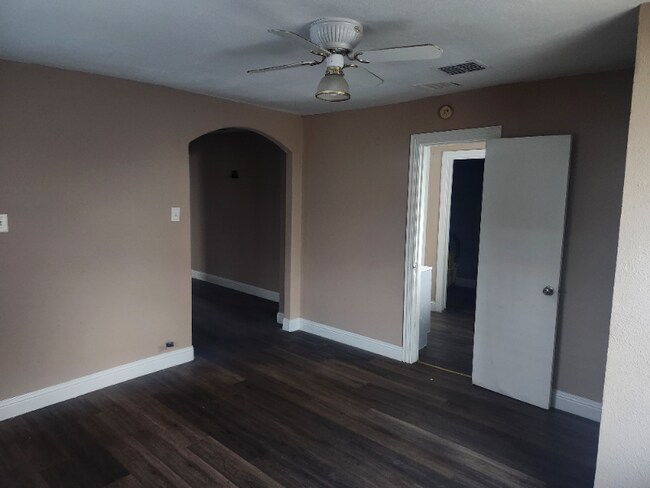 Photo - 817 E Houston St Unit A