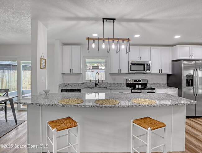 Photo - 872 Sadnet Cir NE