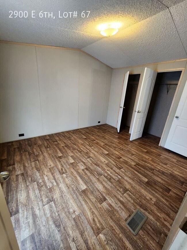 Photo - 2900 E 6th Ave