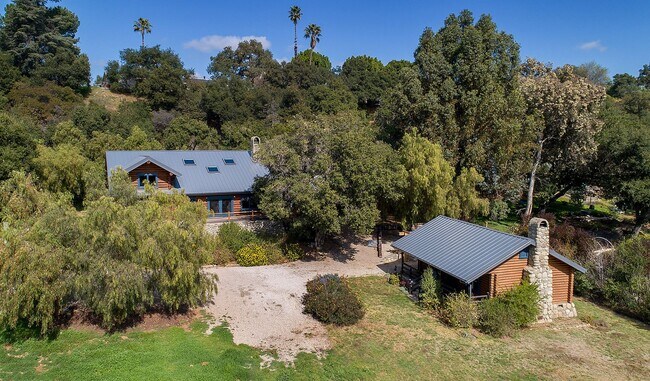 263 E Villanova Rd
