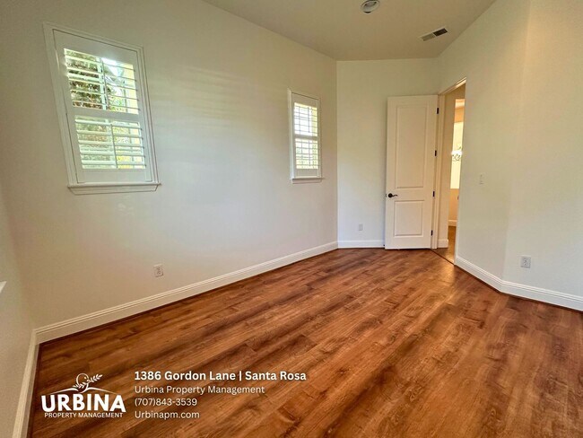 Photo - 1386 Gordon Ln