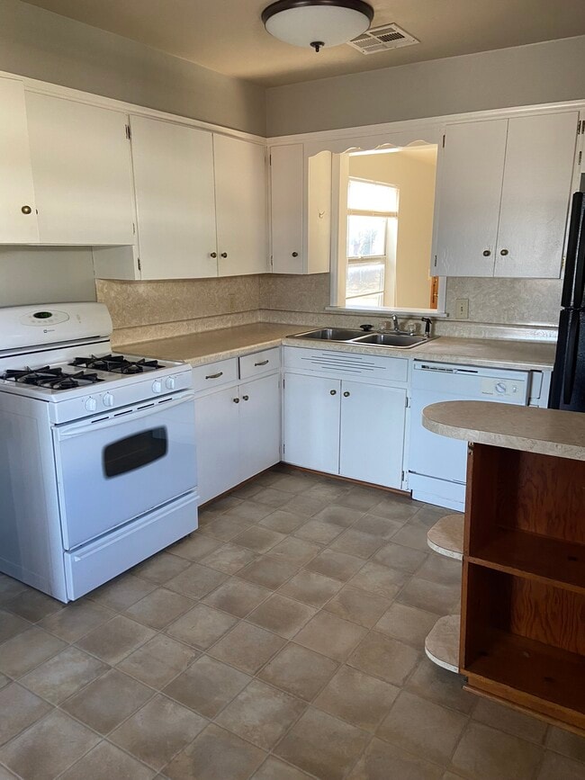 Photo - 1404 George Ave