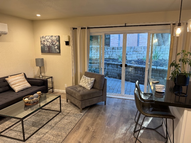 Photo - 779 Hamilton Dr