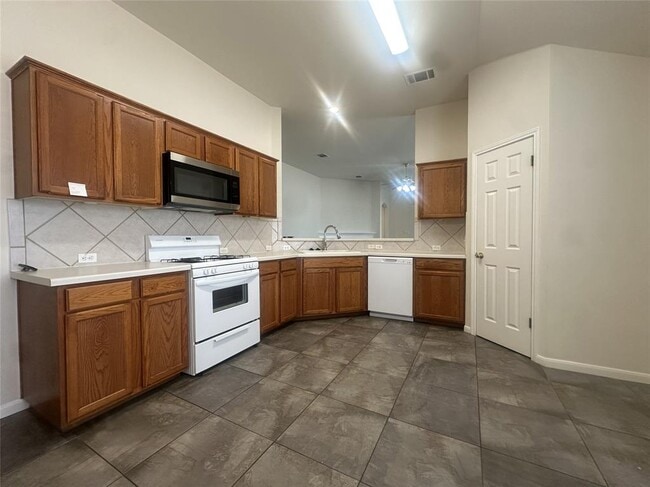 Photo - 722 Ranier Ln