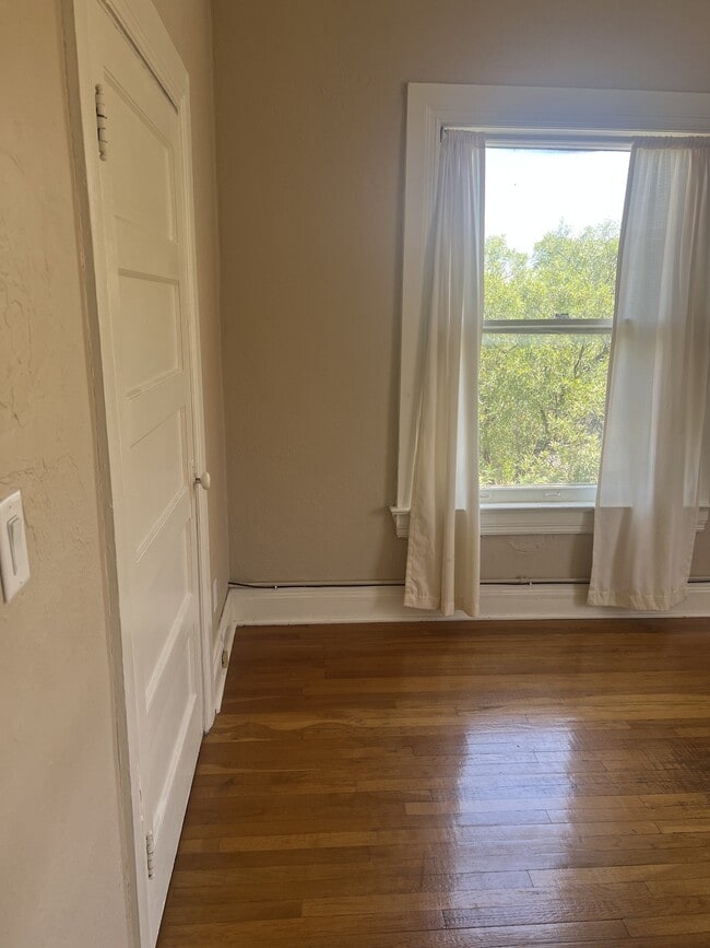 150 E 16th St Unit 8