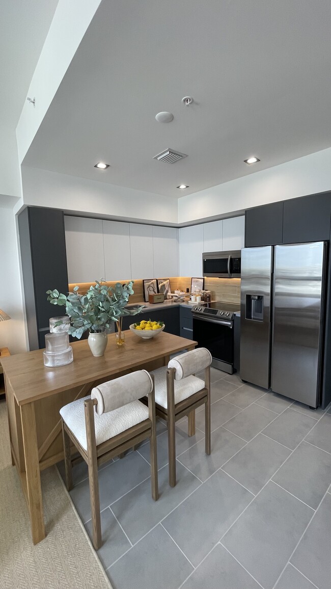 Building Photo - 109 NW 24th St Unit S9 Rental