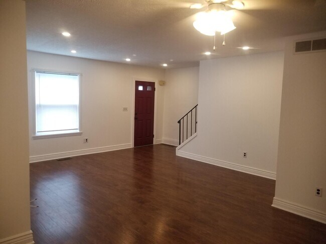 Building Photo - 126 Cherry St Rental