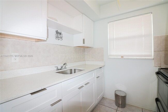 Photo - 712 NE 8th St Unit 202