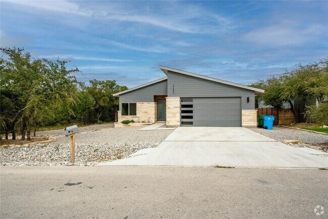 Building Photo - 21802 Surrey Ln Rental