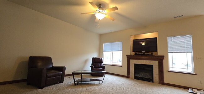 Photo - 823 SE Crossings Ln