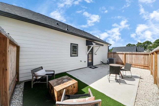 Photo - 7711 Longmire Rd